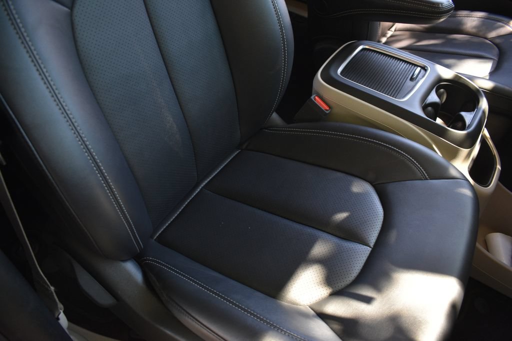 Used 2024 Chrysler Pacifica Touring-L FWD image 24