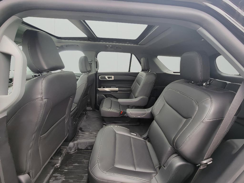 Used 2023 Ford Explorer XLT w/ Equipment Group 202A AWD/4WD image 25