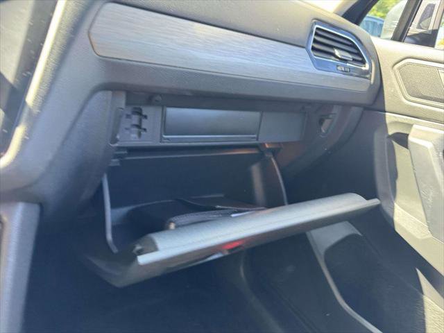 Used 2021 Volkswagen Tiguan SE w/ Panoramic Sunroof Package AWD/4WD image 34