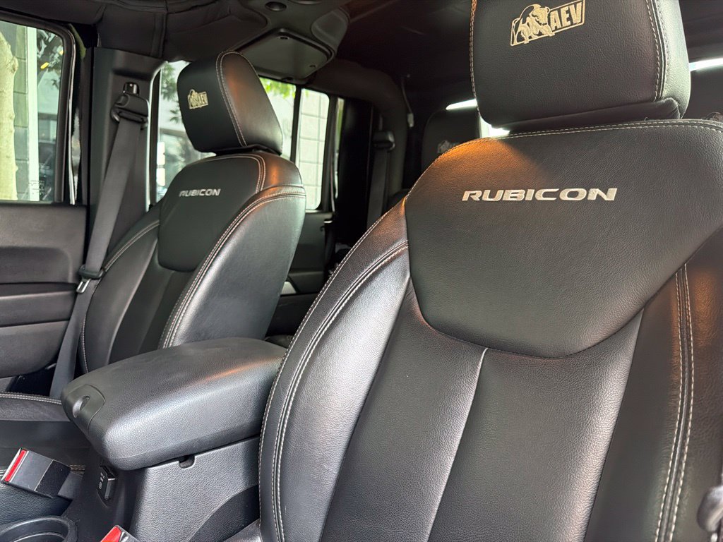 Used 2016 Jeep Wrangler Unlimited Rubicon w/ Connectivity Group AWD/4WD image 4