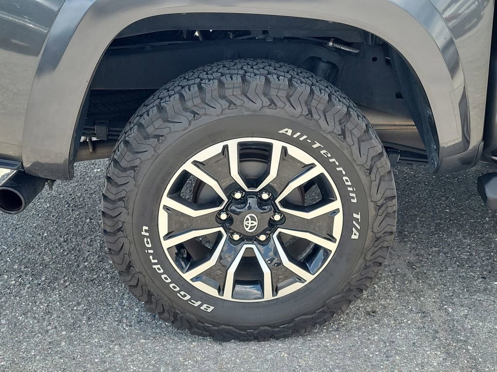 Used 2022 Toyota Tacoma TRD Sport w/ Technology Package RWD image 5