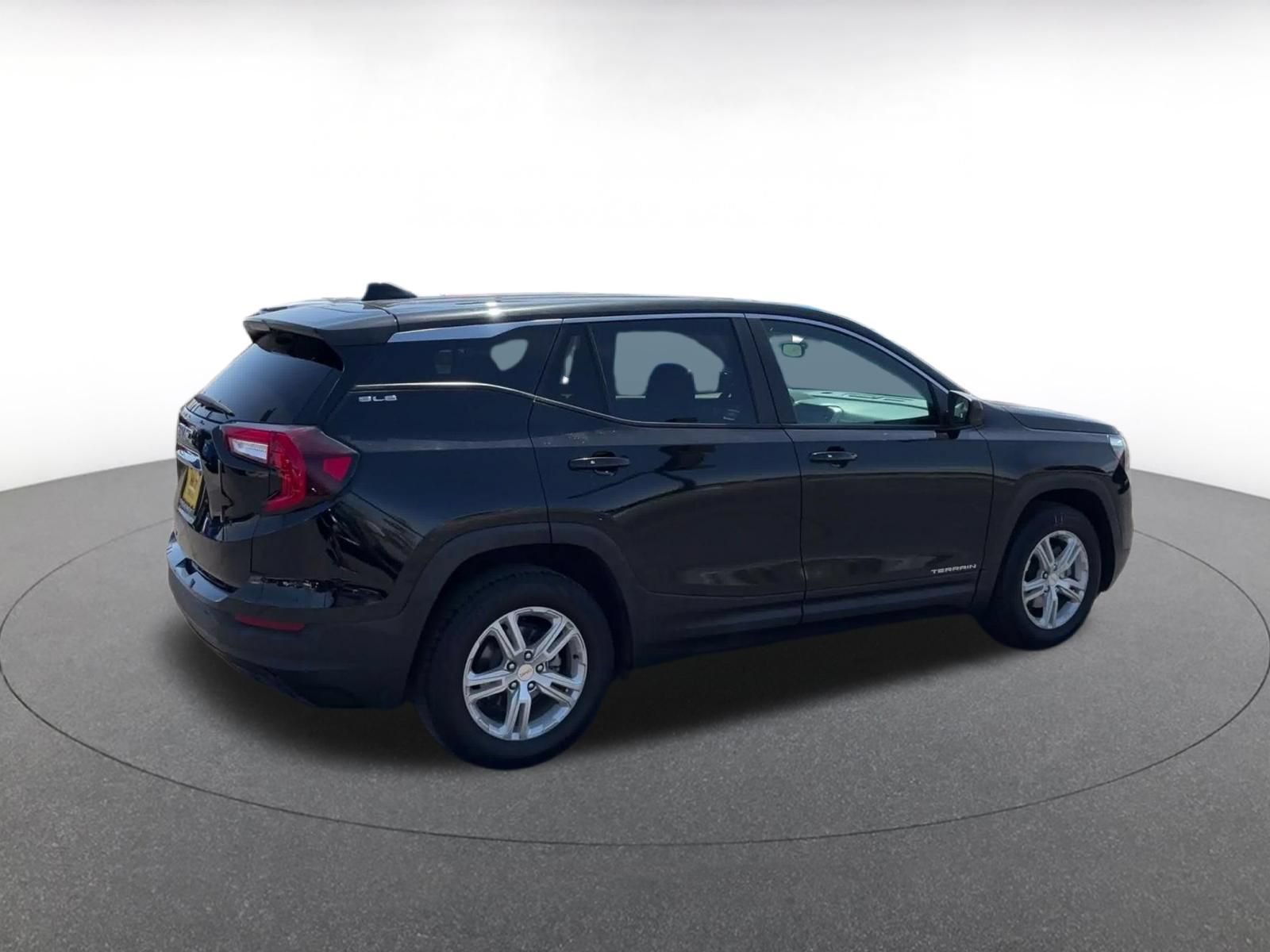 Used 2024 GMC Terrain SLE FWD image 13