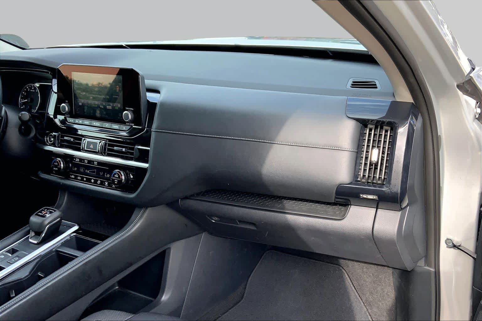 Used 2024 Nissan Pathfinder SV FWD image 18