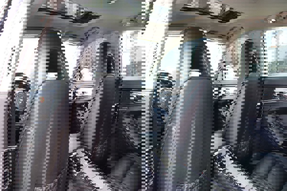 Used 2015 Porsche Panamera S image 36