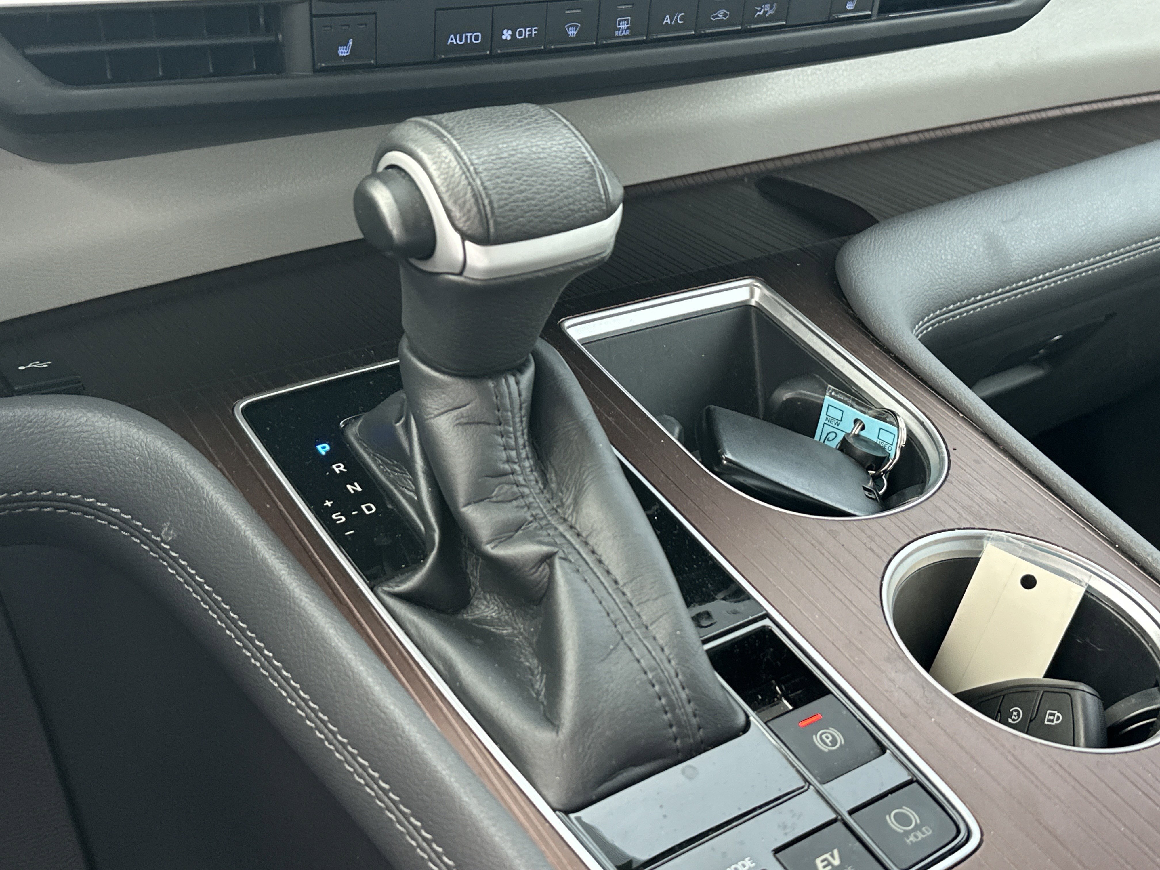 Used 2022 Toyota Sienna XLE image 26