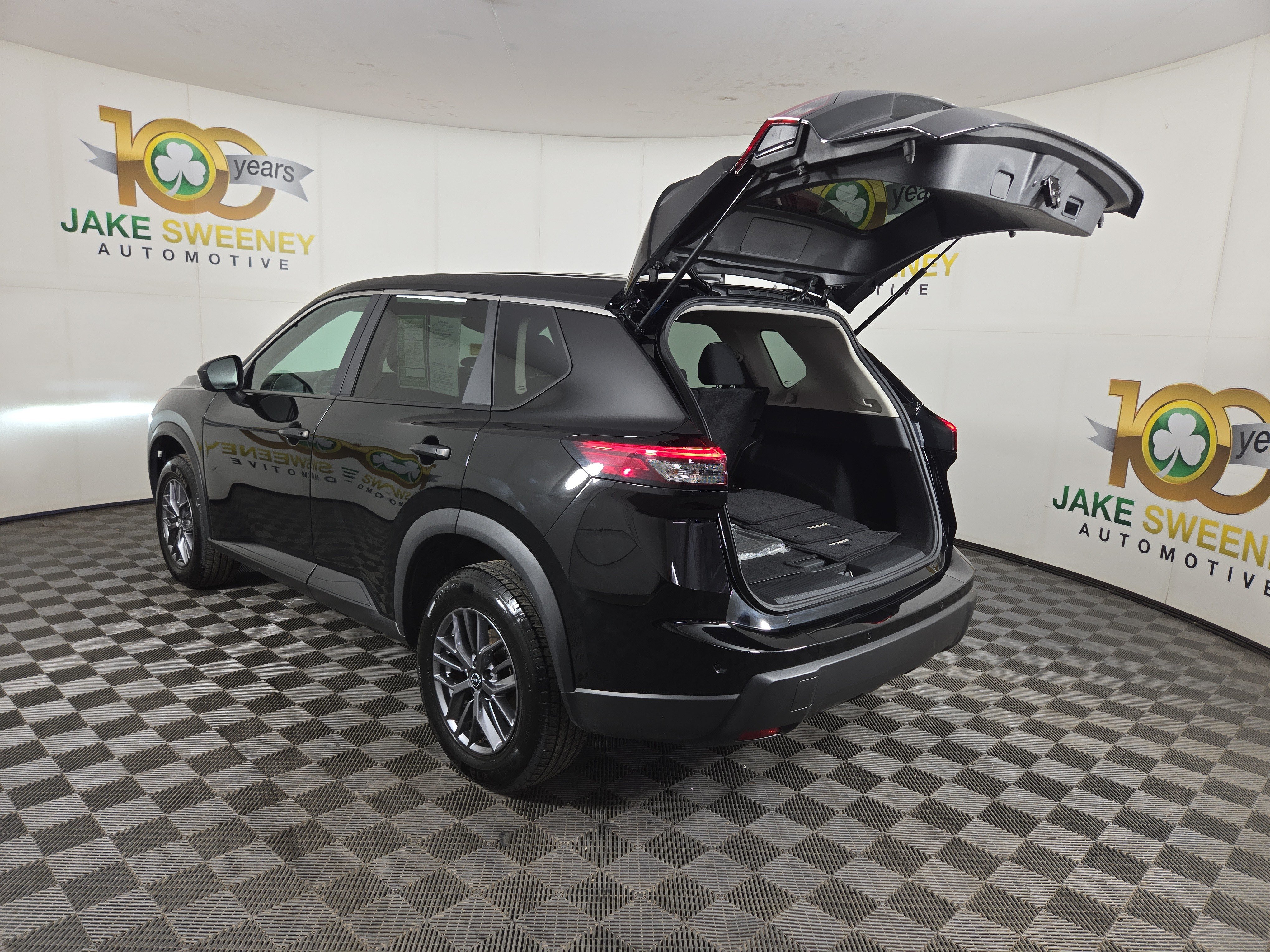 Used 2024 Nissan Rogue S AWD/4WD image 29