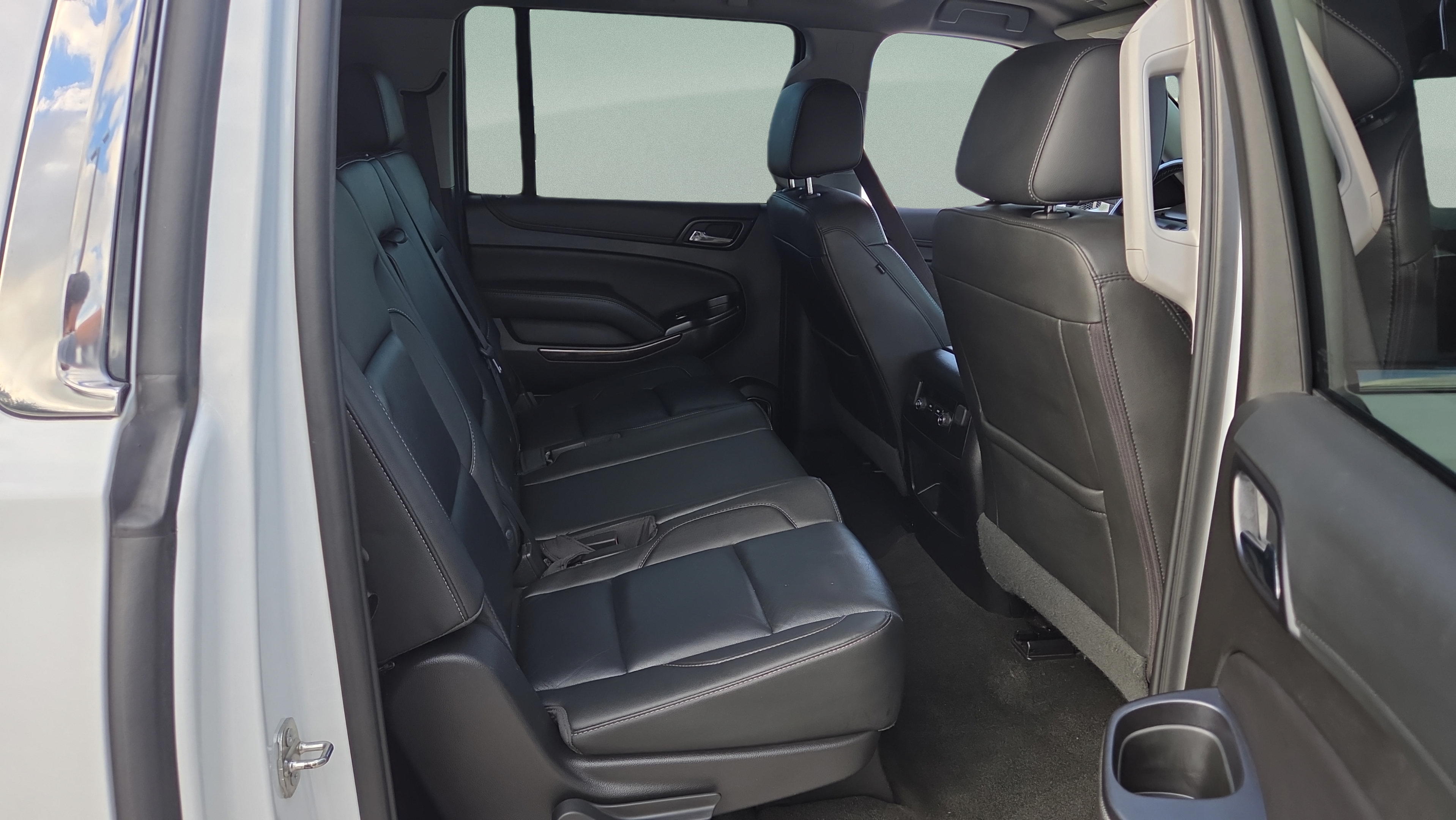 Used 2018 Chevrolet Suburban LT RWD image 15