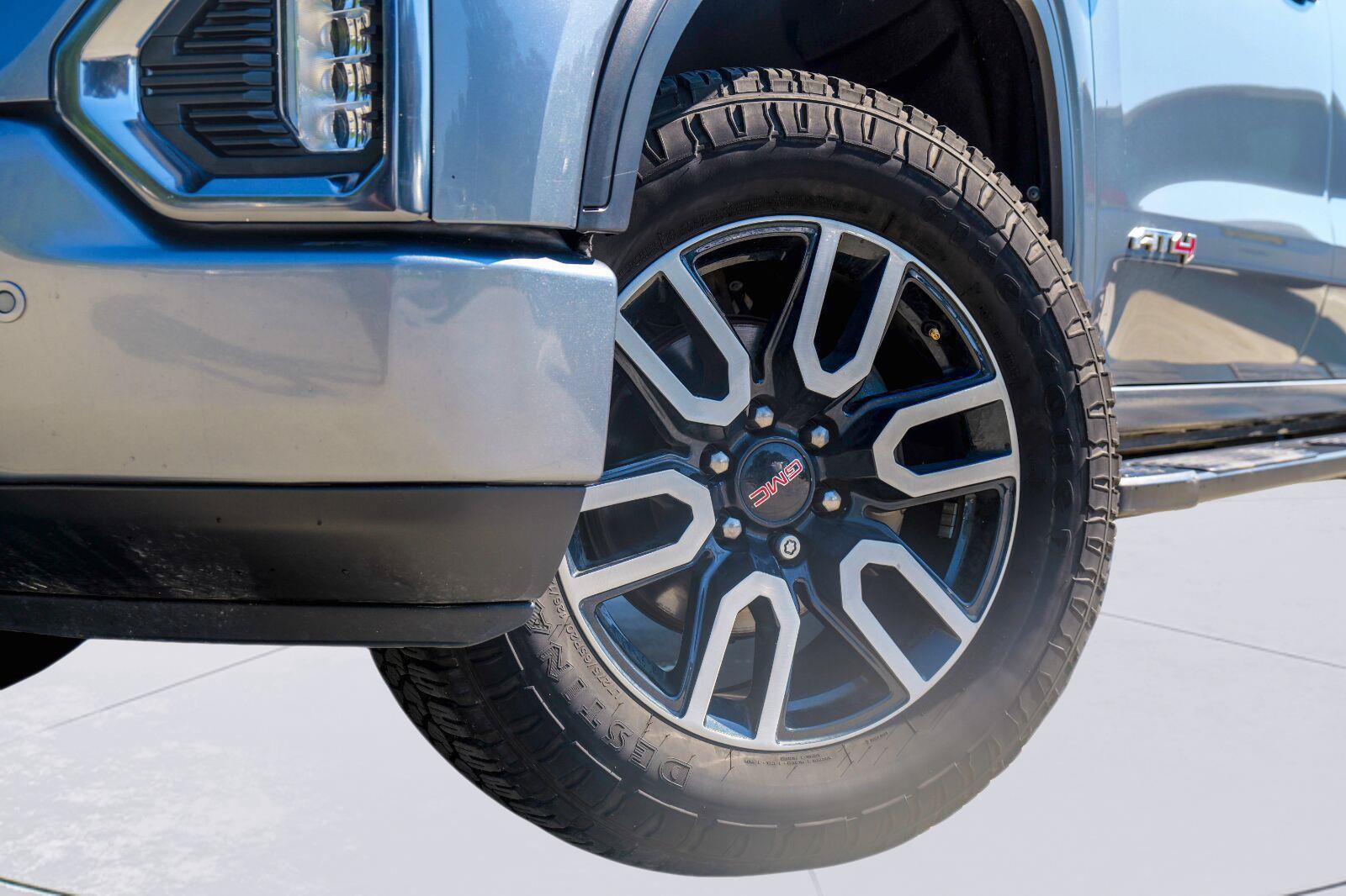 Used 2020 GMC Sierra 1500 AT4 w/ AT4 Premium Package AWD/4WD image 2