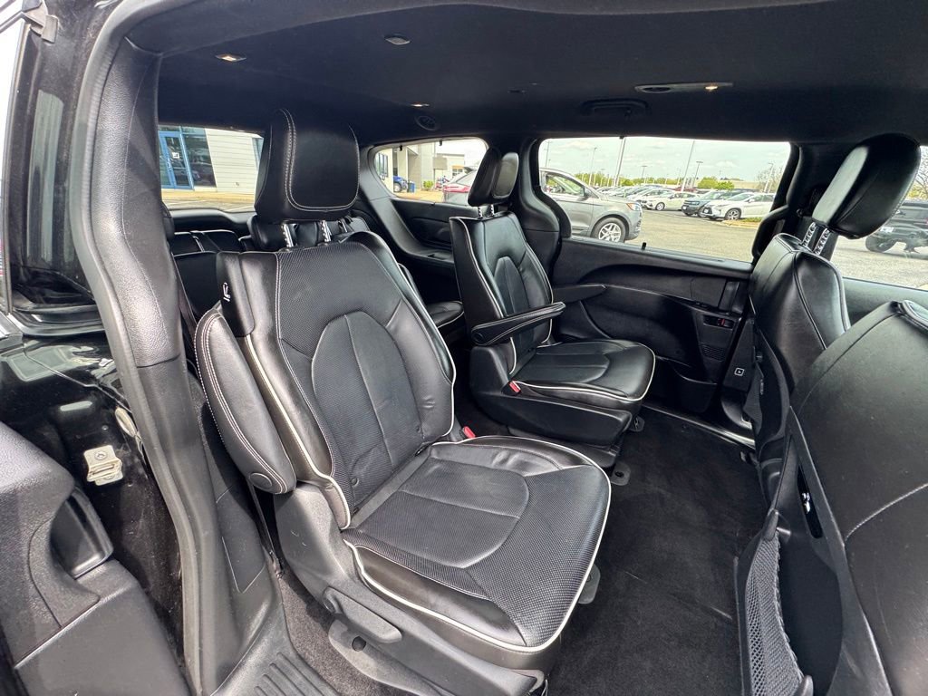 Used 2021 Chrysler Pacifica Limited w/ S Appearance Package FWD image 17