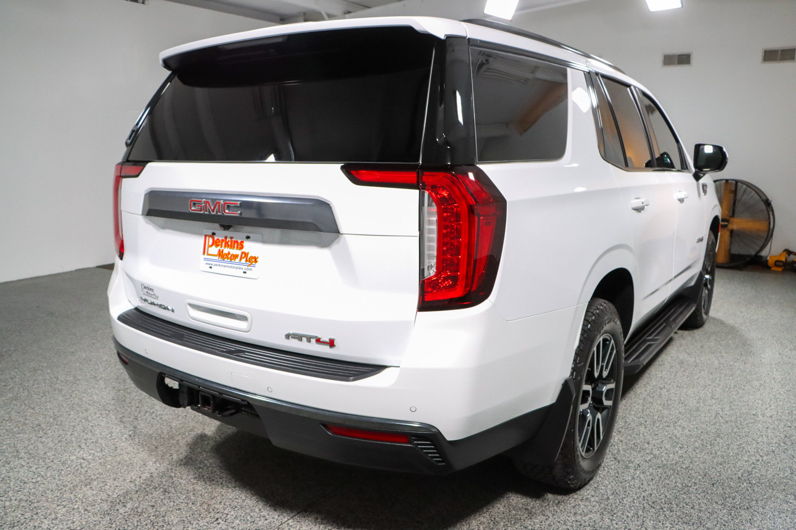 Used 2024 GMC Yukon AT4 AWD/4WD image 7