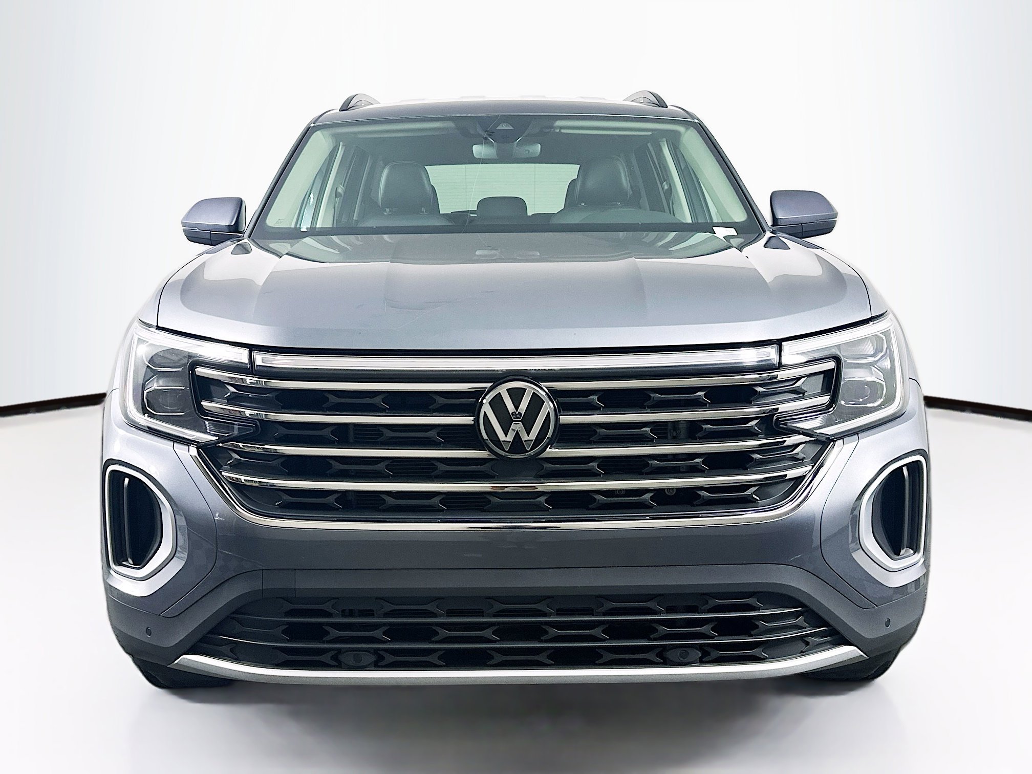 Used 2025 Volkswagen Atlas SE AWD/4WD image 2