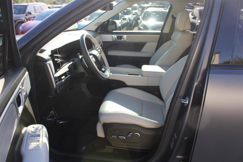 Used 2025 Hyundai Santa Fe Calligraphy FWD image 10