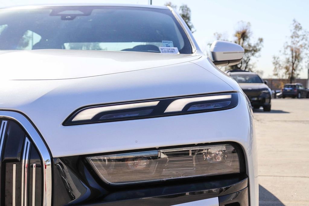 Used 2025 BMW 740i xDrive image 7