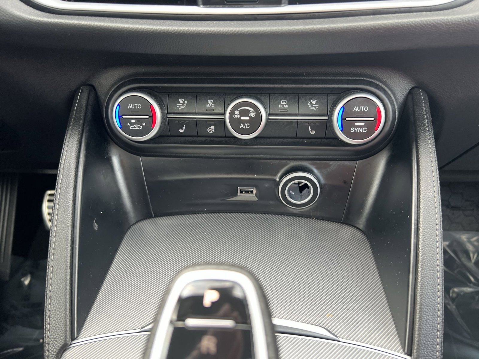 Used 2023 Alfa Romeo Stelvio Veloce image 21