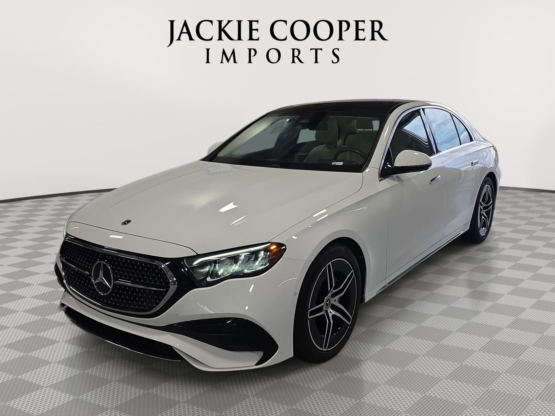 Used 2025 Mercedes-Benz E 350 4MATIC Sedan image 1
