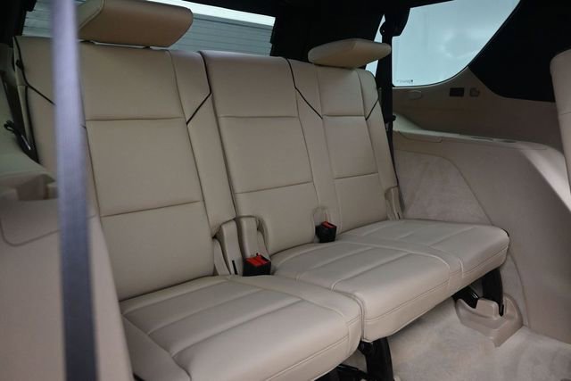 Used 2023 Cadillac Escalade Premium Luxury AWD/4WD image 16