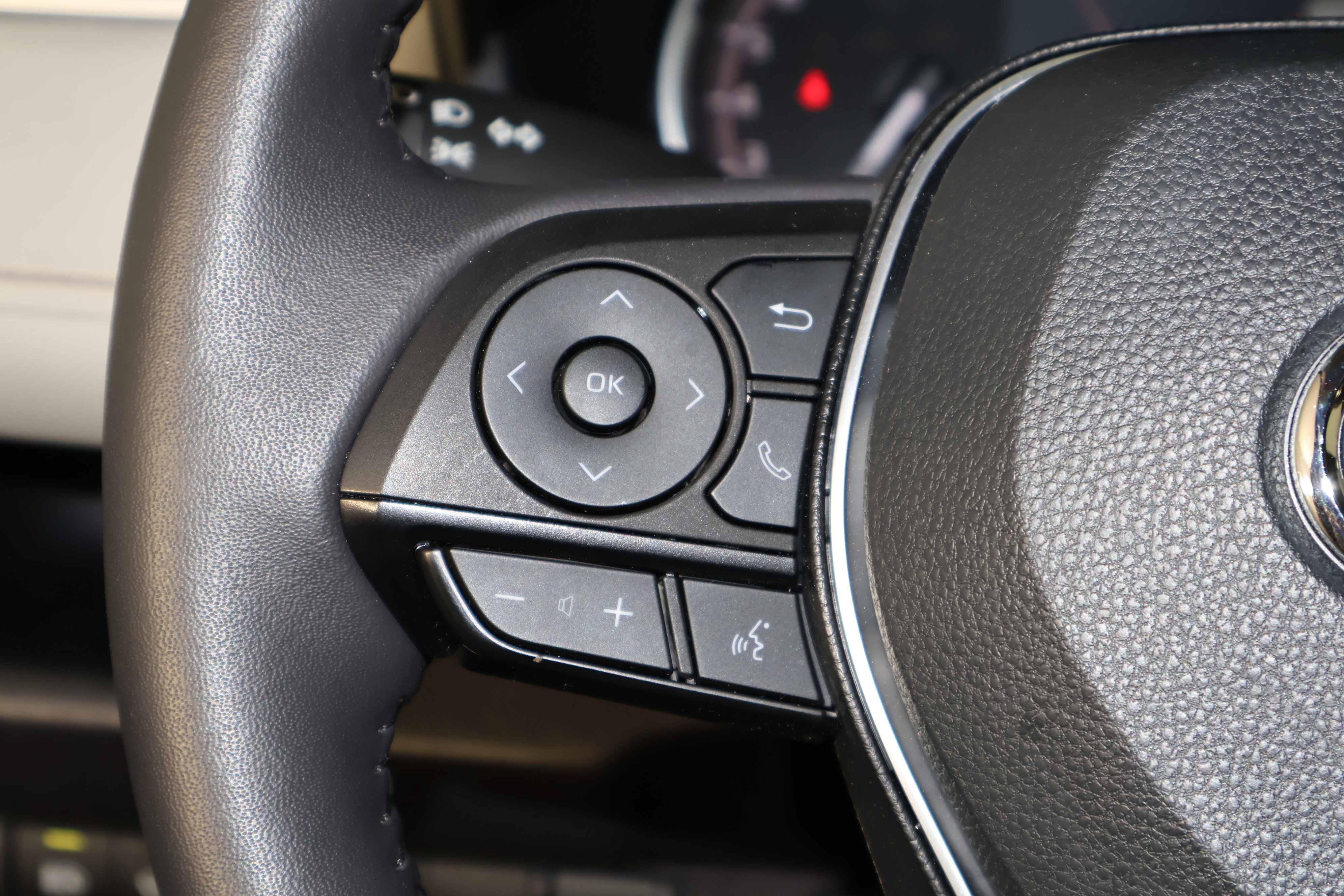 Used 2025 Toyota RAV4 XLE w/ Convenience Package image 21