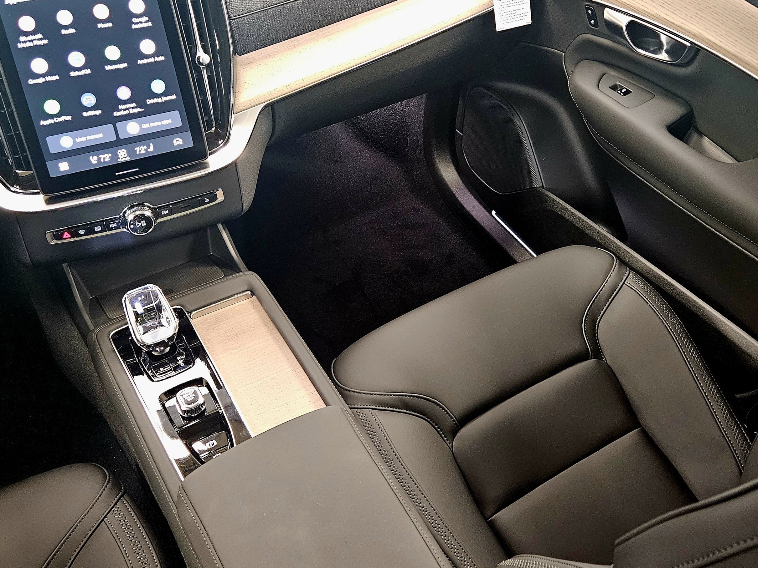 New 2026 Volvo XC90 B6 Plus w/ Protection Package image 17
