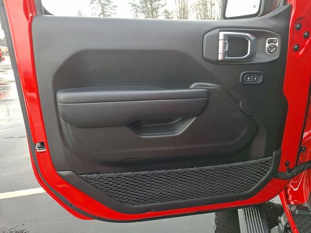 Used 2024 Jeep Wrangler Unlimited Rubicon w/ Technology Group image 12