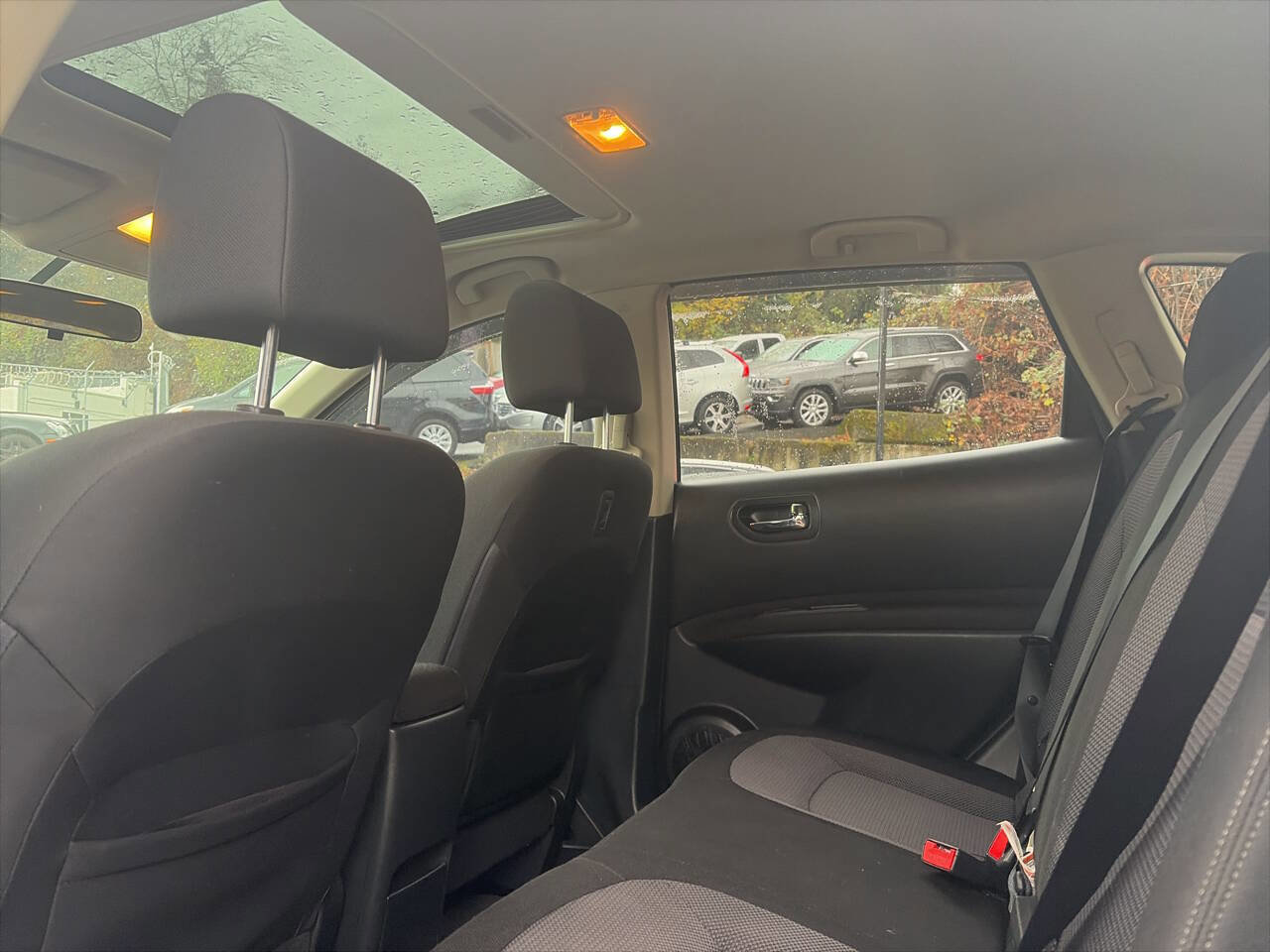 Used 2013 Nissan Rogue SV w/ Premium Pkg image 22