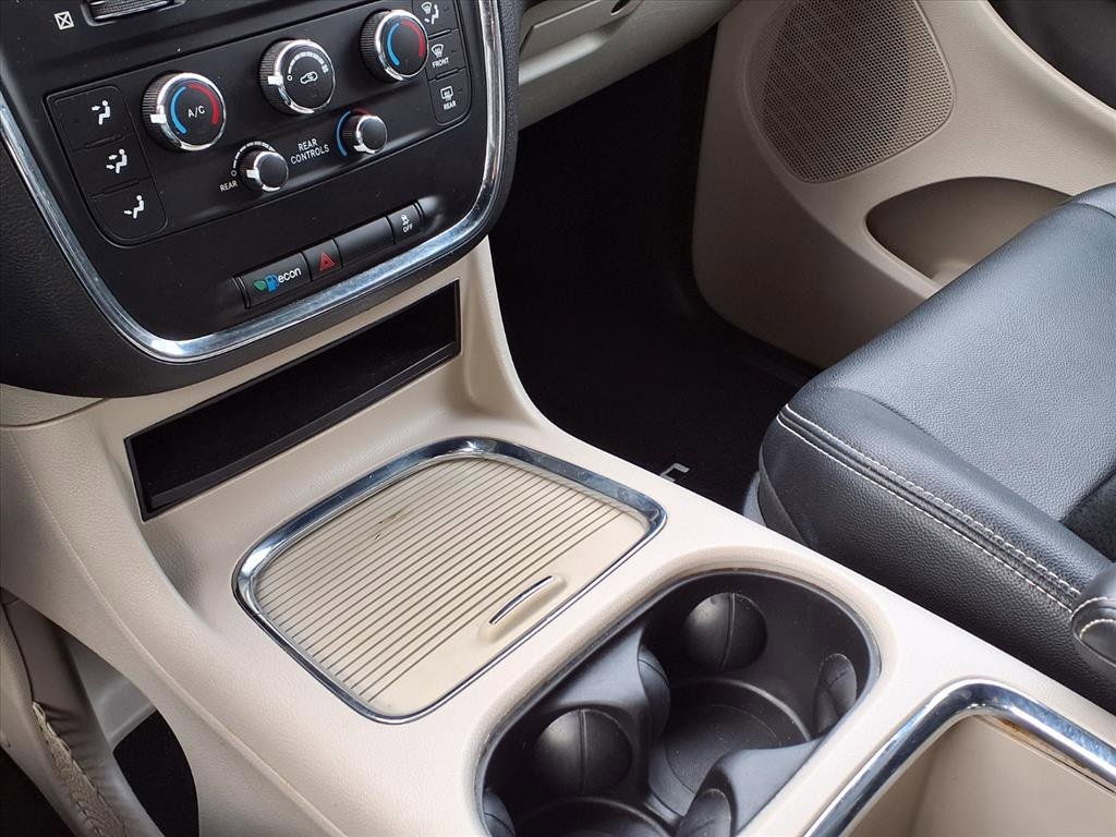 Used 2017 Dodge Grand Caravan SXT image 25