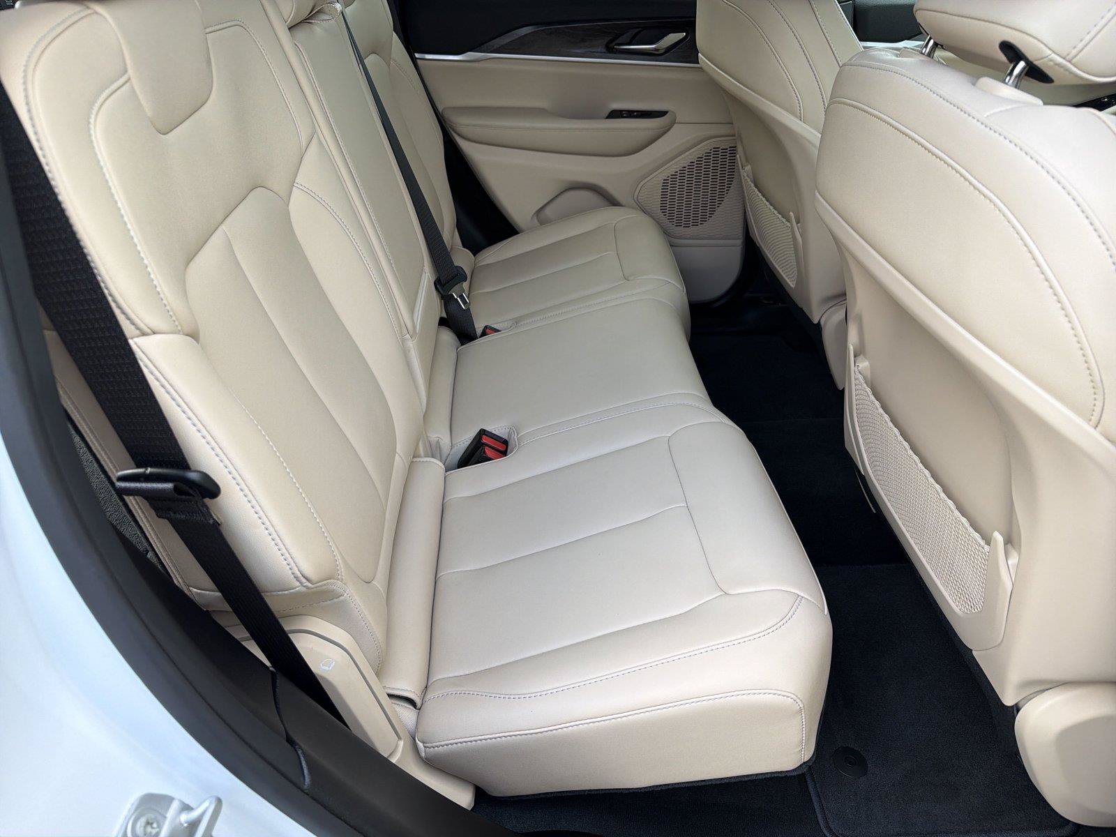 Used 2025 Jeep Grand Cherokee Limited AWD/4WD image 14