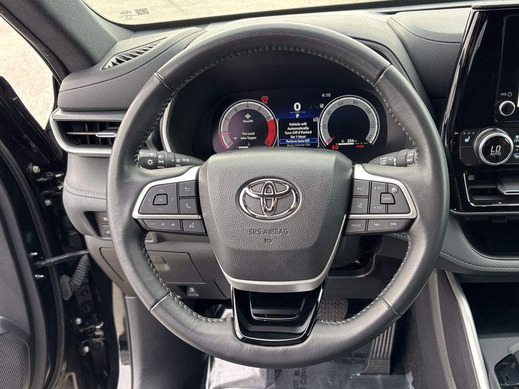 Used 2025 Toyota Highlander XSE AWD/4WD image 28