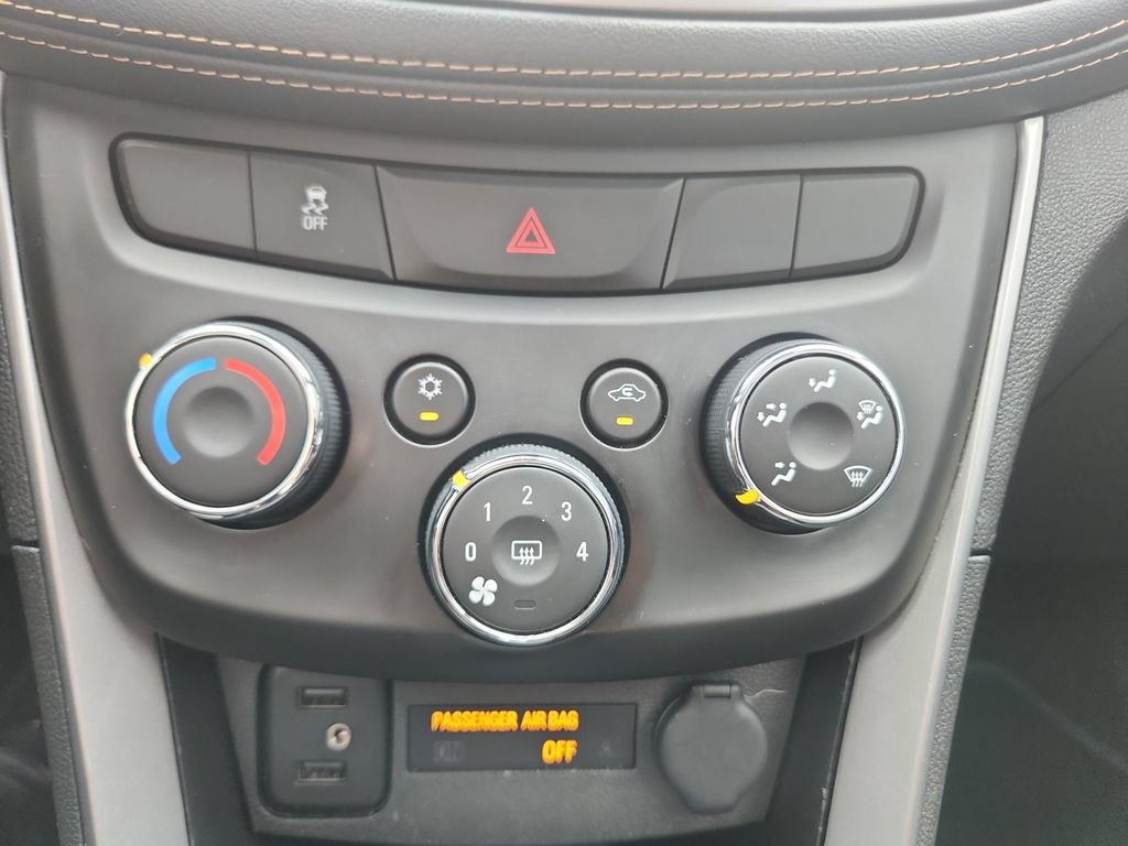 Used 2020 Chevrolet Trax LT w/ Sun & Sound Package AWD/4WD image 22