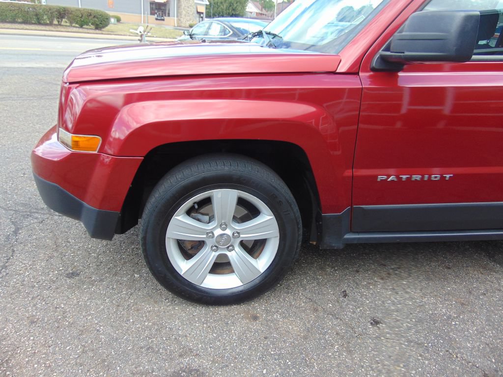 Used 2014 Jeep Patriot Latitude FWD image 11