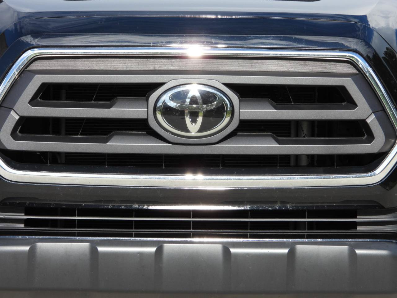 Used 2022 Toyota Tacoma SR5 RWD image 46