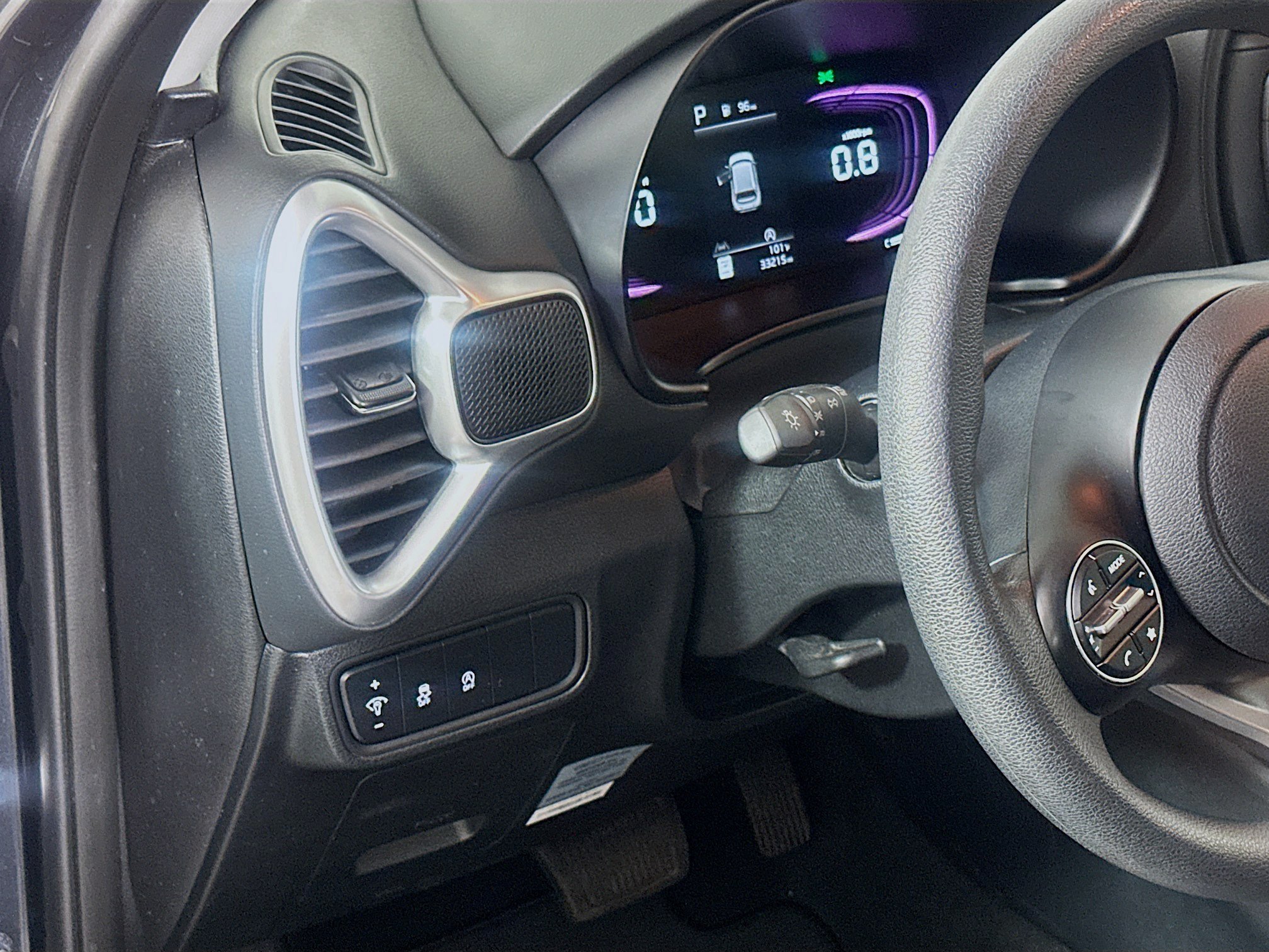 Used 2025 Kia Soul LX w/ LX Technology Package FWD image 17