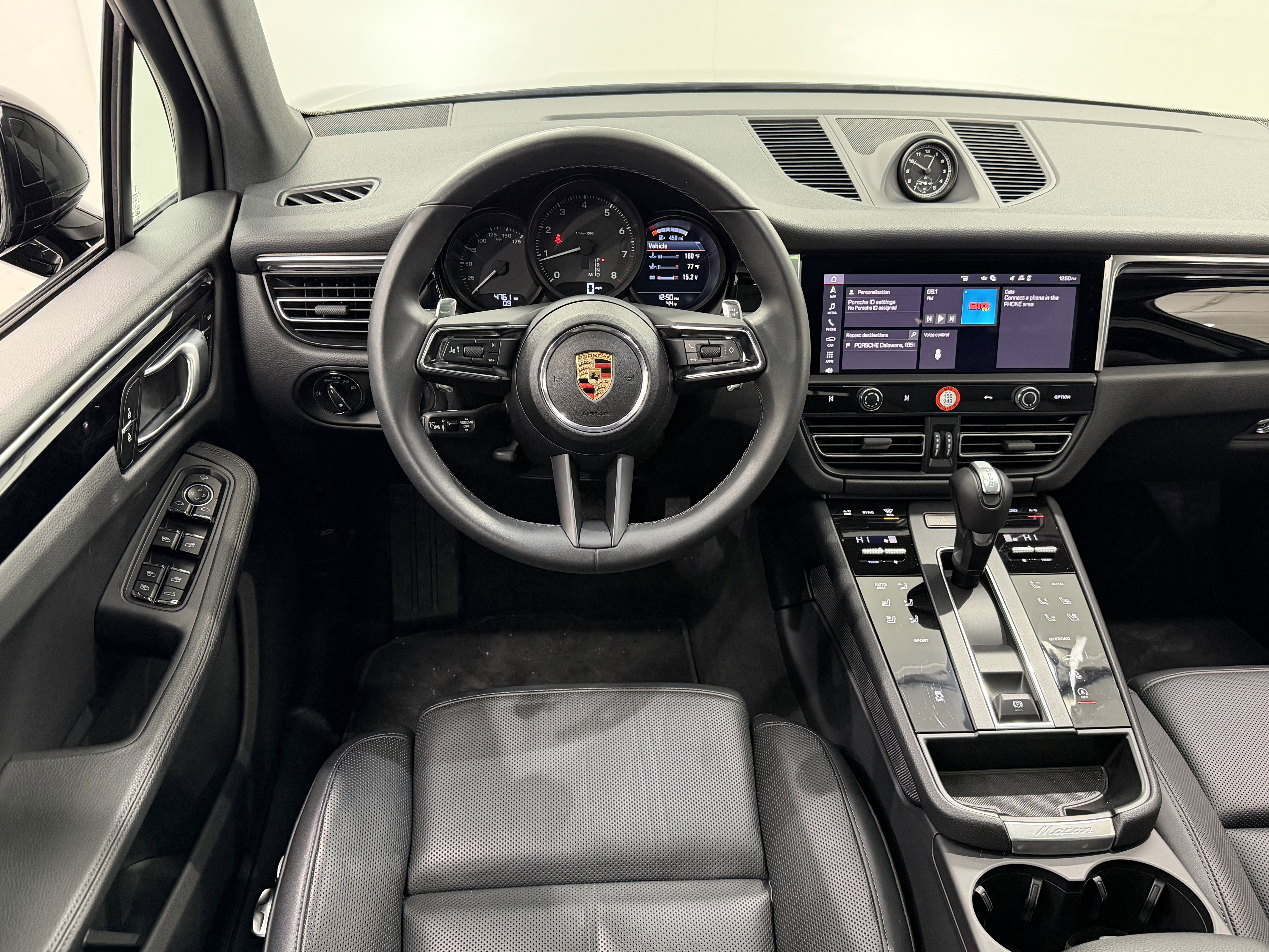 Certified 2025 Porsche Macan image 25