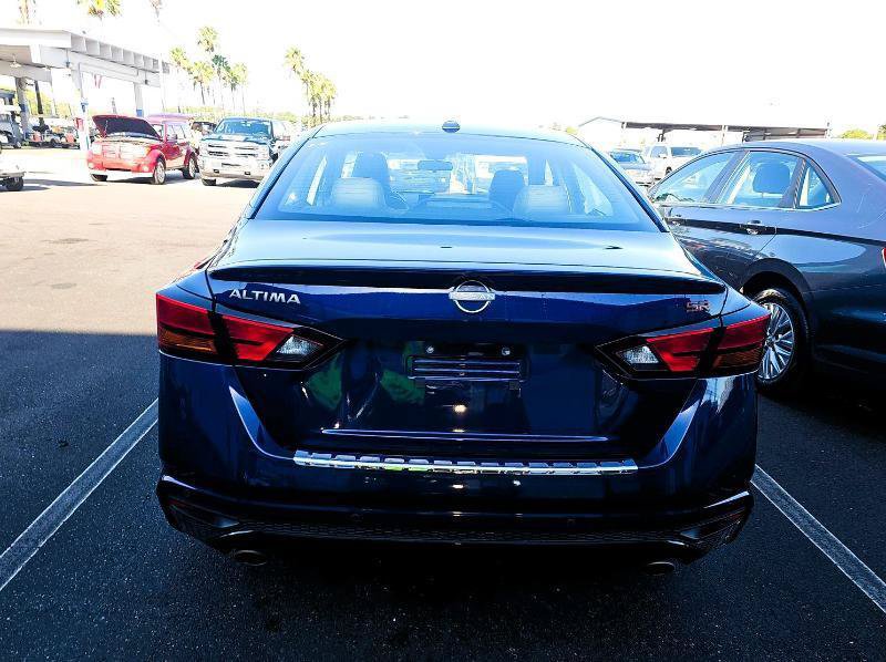 Used 2023 Nissan Altima 2.5 SR FWD image 4