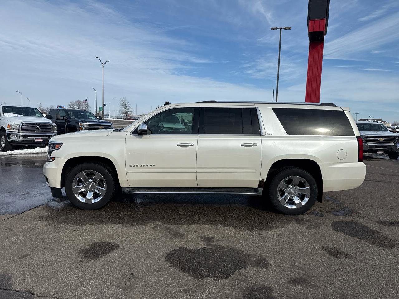 Used 2015 Chevrolet Suburban LTZ image 2