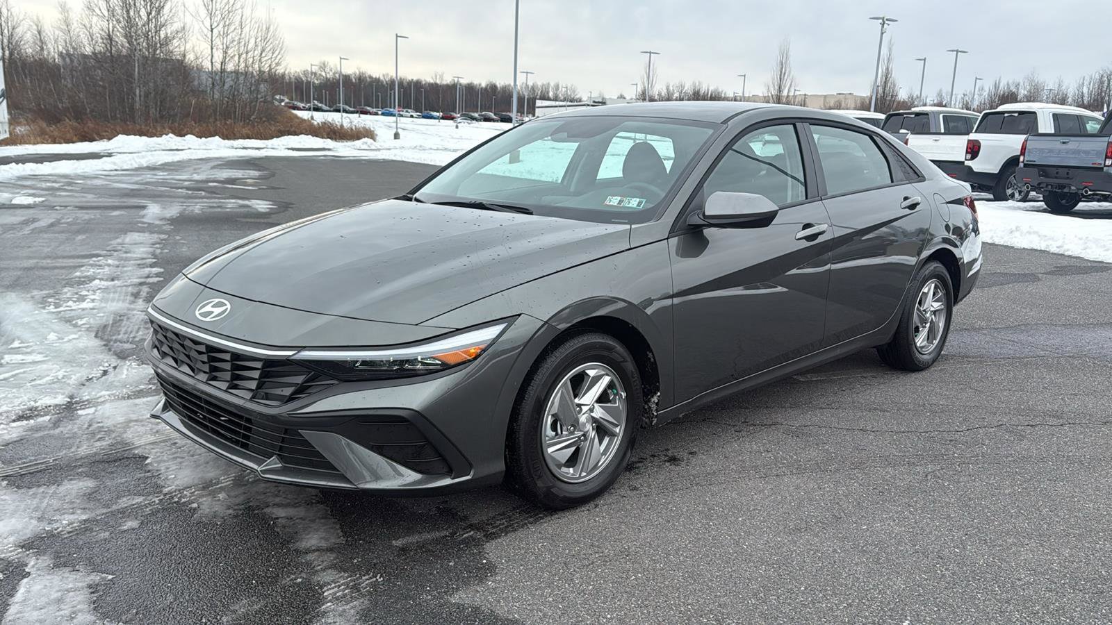 Used 2025 Hyundai Elantra SE image 15