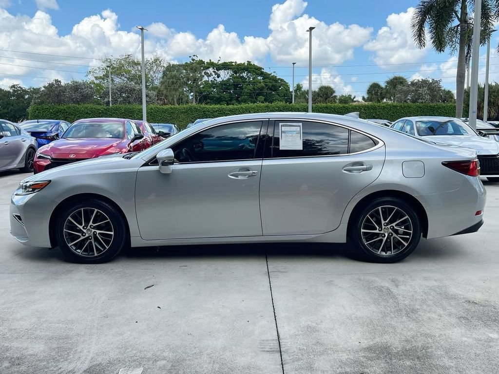 Used 2017 Lexus ES 350 w/ Luxury Package FWD image 4