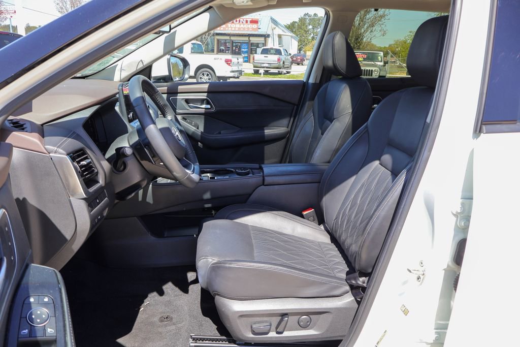 Used 2023 Nissan Rogue Platinum image 7