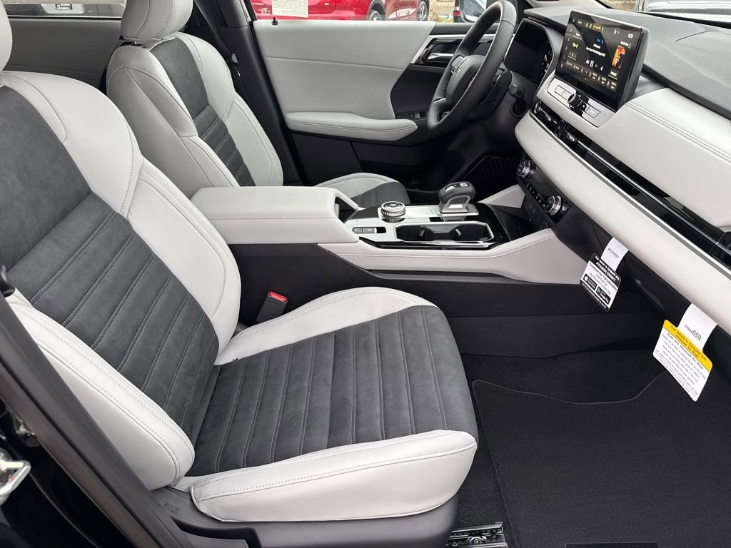 New 2025 Mitsubishi Outlander SE image 24