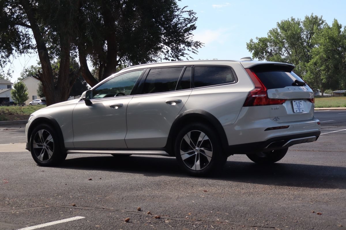 Used 2021 Volvo V60 T5 Cross Country AWD/4WD image 7