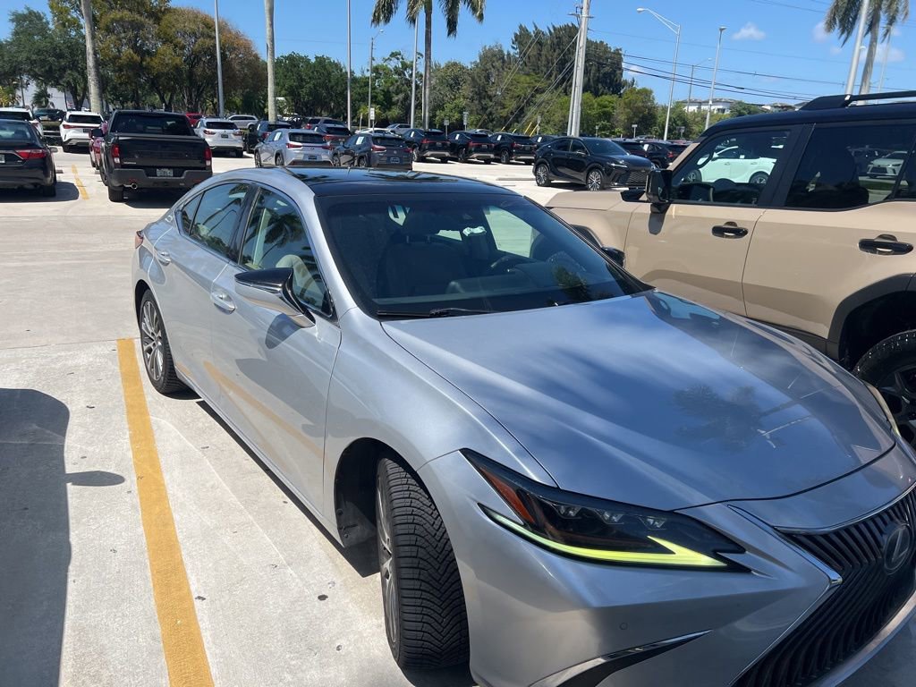 Used 2019 Lexus ES 350 Luxury w/ Accessory Package 2