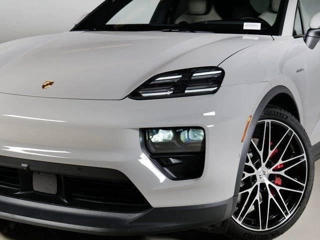 New 2026 Porsche Macan 4S Electric AWD/4WD image 32