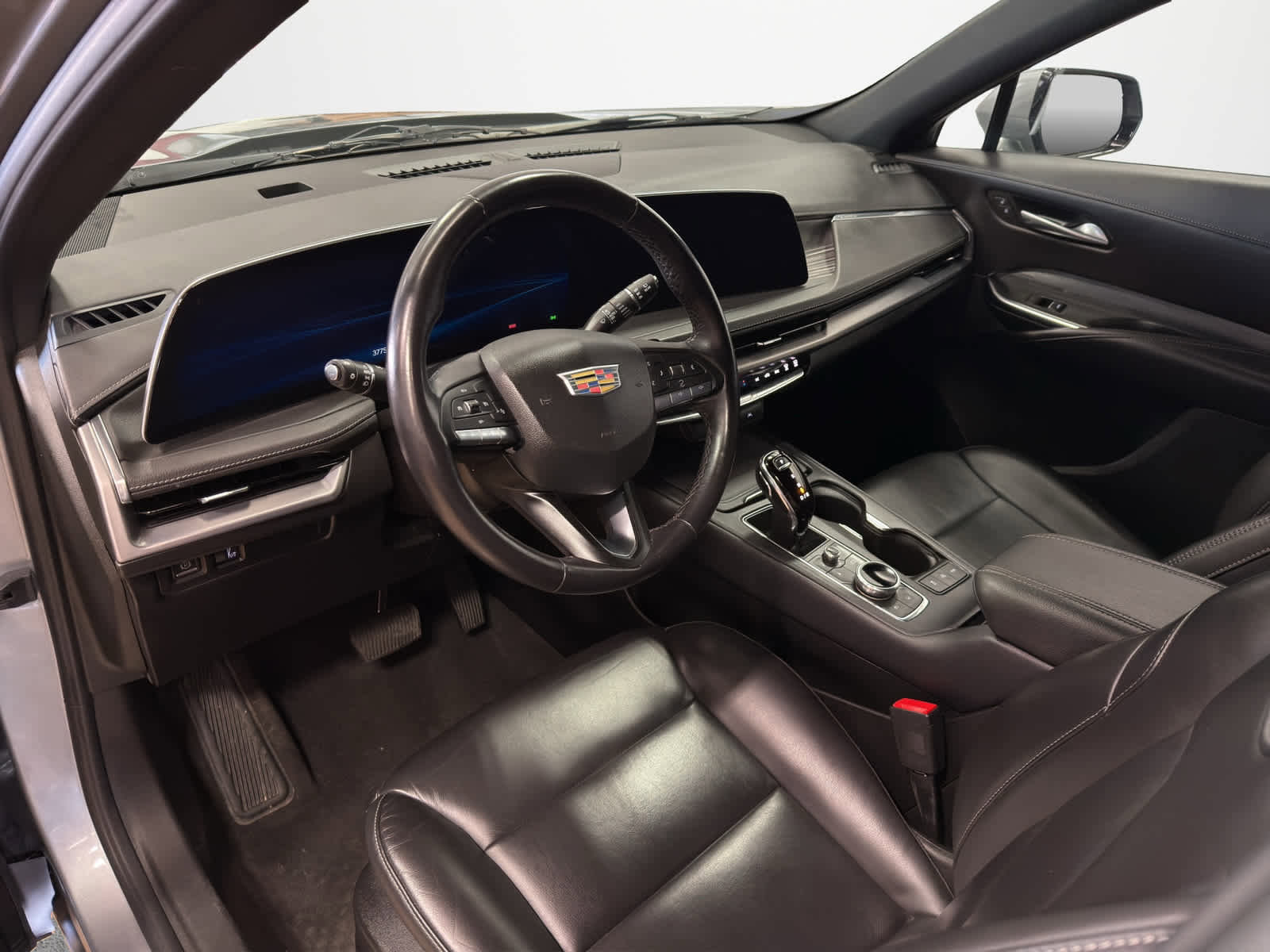 Used 2024 Cadillac XT4 Premium Luxury image 14