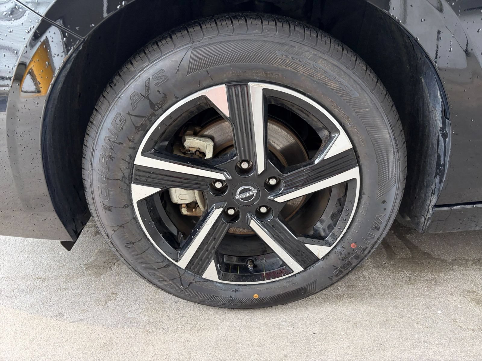 Used 2025 Nissan Sentra SV FWD image 29