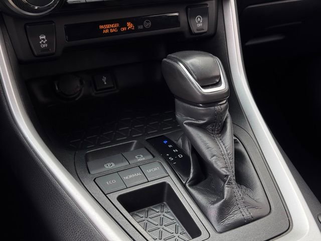 Used 2021 Toyota RAV4 XLE Premium image 22