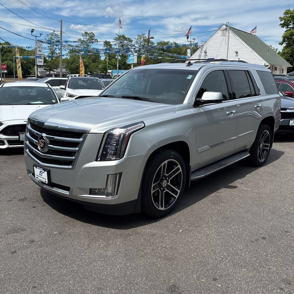 Used 2015 Cadillac Escalade Luxury AWD/4WD image 2