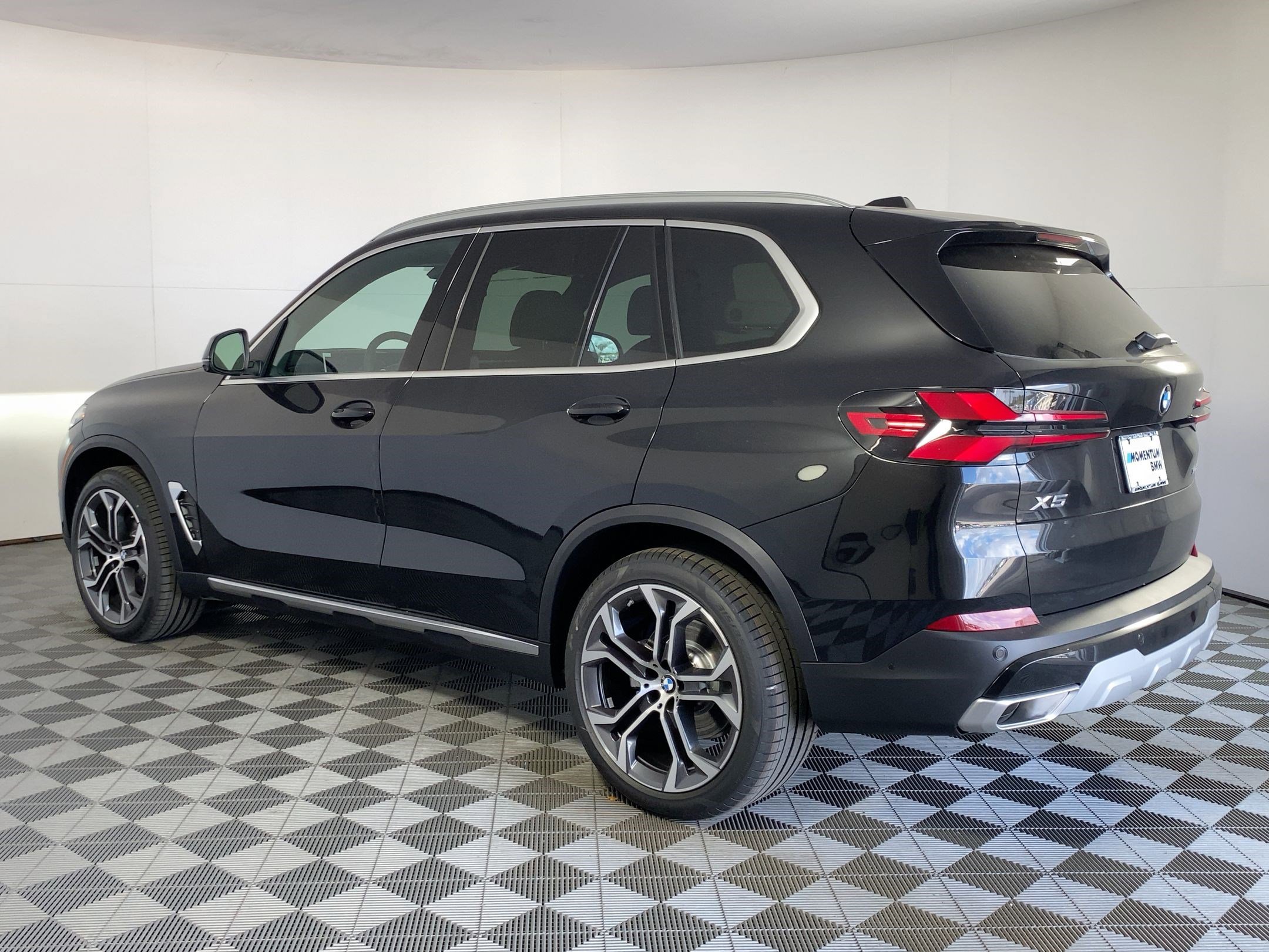 New 2026 BMW X5 sDrive40i w/ Climate Comfort Package image 3