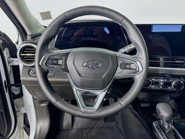 Used 2024 Chevrolet Trax ACTIV w/ Sunroof Package FWD image 12