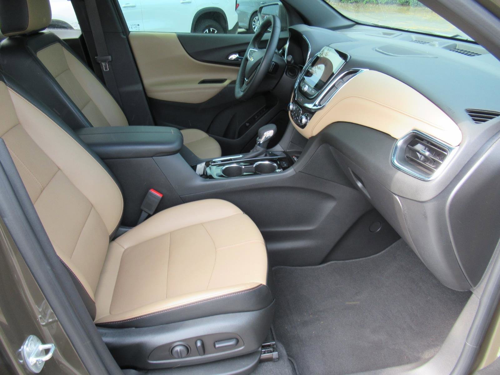 Used 2024 Chevrolet Equinox Premier FWD image 11