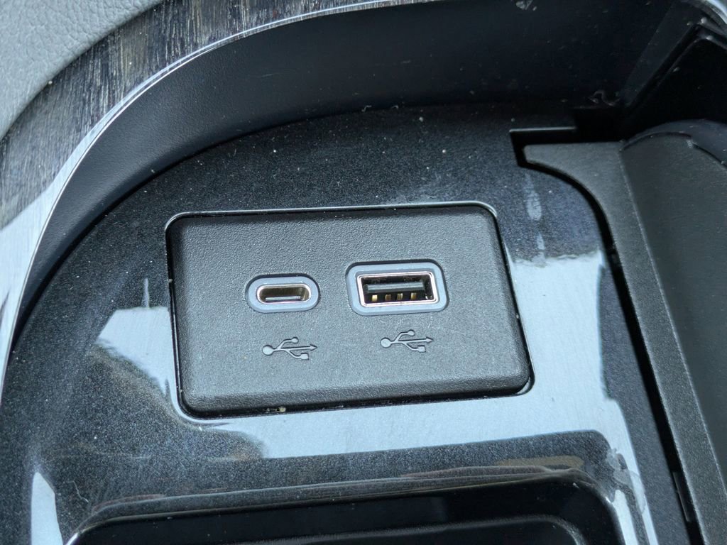 Certified 2022 Cadillac Escalade Premium Luxury image 30