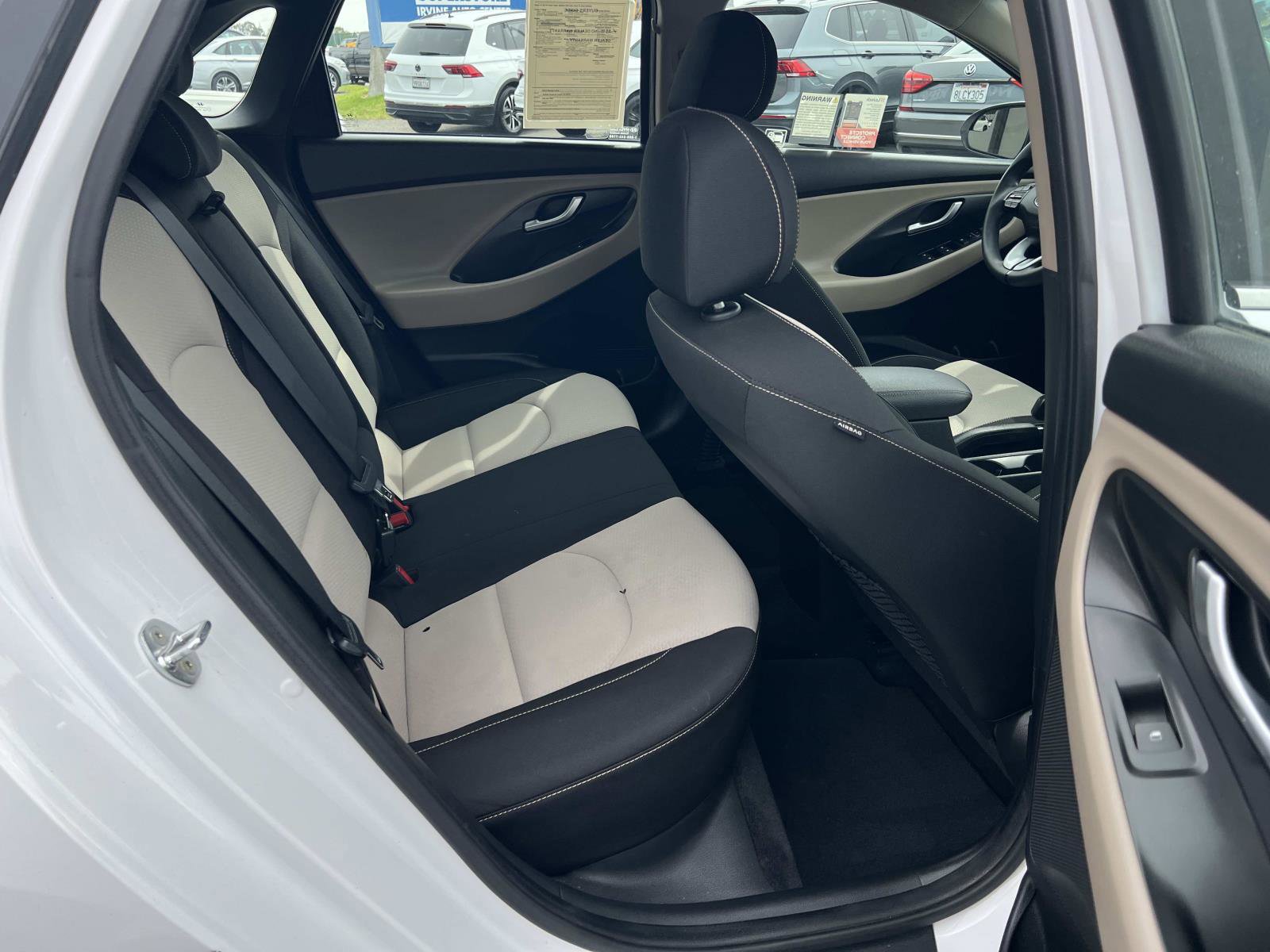 Used 2018 Hyundai Elantra GT image 29